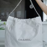 샤넬 (팬더) 22P 봄여름 신상 22 핸드백 중형 화이트 실버