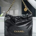 샤넬 (팬더) 22P 봄여름 신상 22 핸드백 블랙 골드