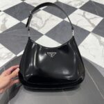 프라다 (블랙프라임) 클레오 대형 호보백 대형 송아지가죽 고광택 블랙 BC156