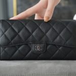 샤넬 (팬더) 클래식 롱 지갑 블랙 실버