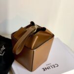 셀린느 (블랙프라임) 스트랩 박스 핸드백 레더 브라운 197143