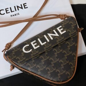 셀린느 (블랙프라임) 트리옴프 백 크로스백 PVC 화이트 로고 브라운