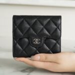 샤넬 (팬더) 클래식 플랩 블랙 실버 캐비어 가죽 지갑