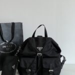 프라다 (블랙프라임) 리나일론 백팩 리사이클 나일론 검정 BZ811