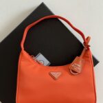 프라다 (블랙프라임) 호보 미니 나일론 백 호보백 Mini 나일론 오렌지 NE515