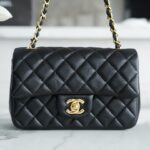 샤넬 (팬더) 클래식 플랩 미니 블랙 골드