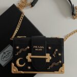 프라다 (블랙프라임) 카히에 미니백 Mini 레더 별과 달 블랙 BH018