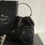 프라다 (블랙프라임) 리나일론 미니 버킷백 Mini Re-Nylon 블랙 BH038