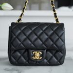 샤넬 (팬더) 클래식 플랩 블랙 양가죽 금속 체인 백