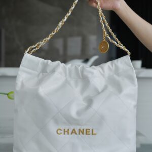 샤넬 (팬더) 22P 중형 백금 이탈리아 모테벨로 캐비어 가죽 백 화이트