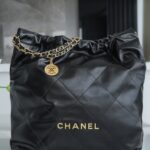 샤넬 (팬더) 22 핸드백 대형 블랙 골드