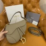 디올 (OC) 새들백 크로스백 미디움 레더 베이지 4461