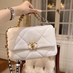 샤넬 (팬더) 19Bag 화이트 프레임 소羊가죽 백