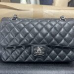샤넬 (팬더) 클래식 플랩 중형 블랙