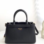 프라다 (블랙프라임) 카이에 벨트 손잡이 가방 가죽 블랙 BA418