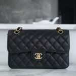 샤넬 (팬더) 클래식 플랩 블랙 소가죽 금속 체인 미니백