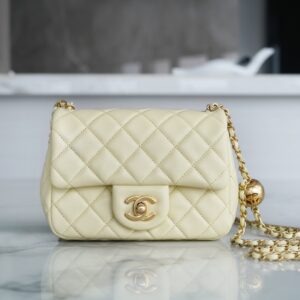 샤넬 (팬더) 금속구형 미니백 아이보리