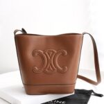 셀린느 (블랙프라임) 셀린느 카위르 트리옴프 버킷백 레더 트리옴프 로고 브라운 198243