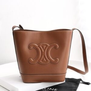 셀린느 (블랙프라임) 셀린느 카위르 트리옴프 버킷백 레더 트리옴프 로고 브라운 198243