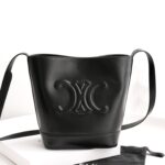 셀린느 (블랙프라임) 카르 트리옴프 물통백 레더 프라임 블랙 198243