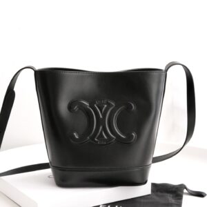 셀린느 (블랙프라임) 카르 트리옴프 물통백 레더 프라임 블랙 198243