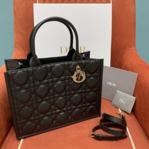 디올 (OC) 디올 미디엄 토트백 미디움 레더 골드 디테일 블랙 1324
