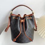 셀린느 (블랙프라임) 클라라 물통백 레더 블랙프라임 브라운 116882