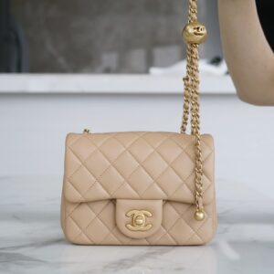 샤넬 (팬더) 금속구형 미니백 아이보리