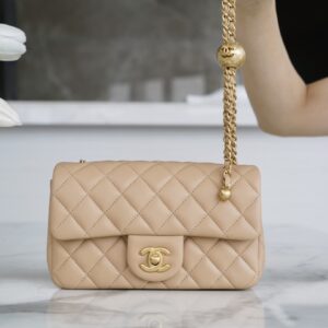 샤넬 (팬더) 23c 미니 정품 가죽 앙고라 베이지