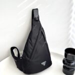 프라다 (블랙프라임) 레나일론 크로스백 Re-Nylon 블랙 VZ092