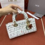 디올 (OC) 디-조이 디오라마르 핸드백 Mini 레더 한정판, 글씨 패턴 화이트 0613