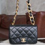 샤넬 (팬더) 22s 크로체인 cf 숄더백 블랙