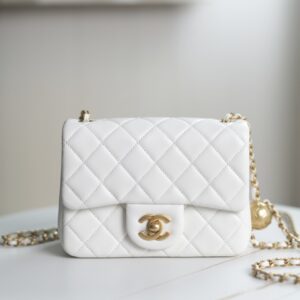 샤넬 (팬더) 23k 금속구형 미니백 화이트