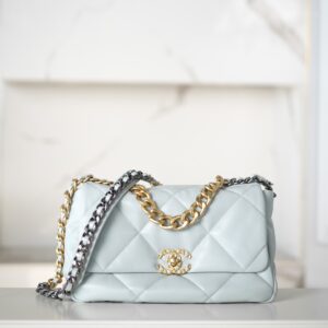 샤넬 (팬더) 19 백 중형 하늘색