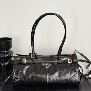 프라다 (블랙프라임) 소프트 럭스 래커 백 토트백 레더 블랙 BA426