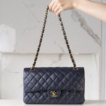 샤넬 (팬더) 클래식 플랩 미디움 심플한 깊은 네이비