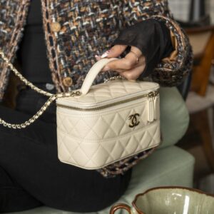 샤넬 (팬더) 퀼팅 미니백 아이보리