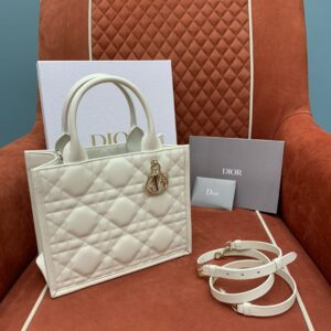디올 (OC) 디올 미니 토트백 Mini 레더 퀼팅 화이트 1325