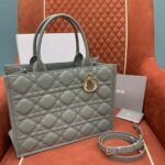 디올 (OC) 디올 미디엄 토트백 미디움 레더 퀼팅 화이트 1324