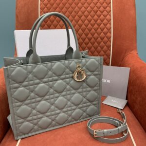 디올 (OC) 디올 미디엄 토트백 미디움 레더 퀼팅 화이트 1324