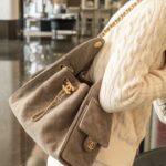 샤넬 (팬더) 저조도 고급스러움 그레이 스웨이드 백