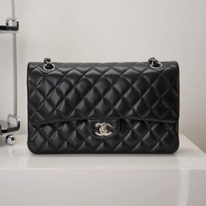 샤넬 (팬더) 클래식 플랩 블랙 양가죽 백 실버
