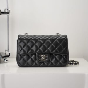 샤넬 (팬더) 클래식 플랩 미니 블랙 양가죽 백