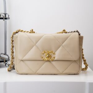 샤넬 (팬더) L19백 소프트 베이지 소가죽 백