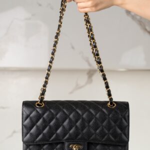 샤넬 (팬더) 클래식 플랩 미디움 블랙 골드