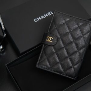 샤넬 (팬더) 패스포트 지갑 블랙 골드 리자드 소가죽