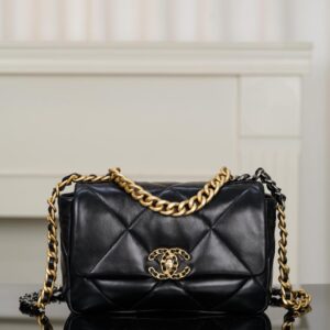 샤넬 (팬더) 19 백 클래식 블랙 소가죽