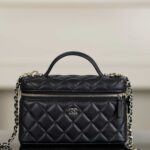 샤넬 (팬더) 25C 신상 도시락백 블랙 골드 라이트 리지 소가죽