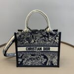 디올 (OC) 디올 북 토트 미디움 블루 타이거 자수 캔버스 백 토트백 미디움 캔버스 타이거 자수 블루 1325