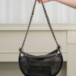 샤넬 (팬더) 25ss 루프망사 신월백 미니 블랙